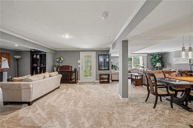 813 NE Sonora Valley Circle, Blue Springs, MO 64014