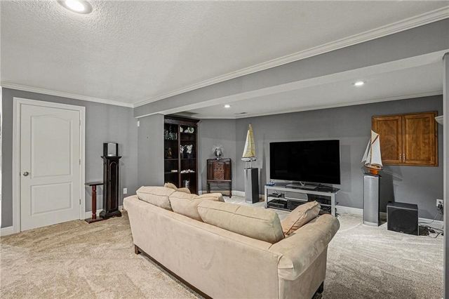 813 NE Sonora Valley Circle, Blue Springs, MO 64014
