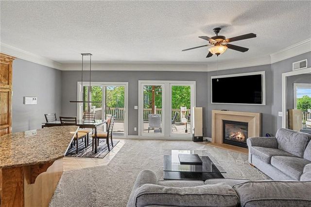 813 NE Sonora Valley Circle, Blue Springs, MO 64014