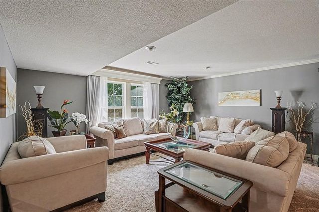 813 NE Sonora Valley Circle, Blue Springs, MO 64014