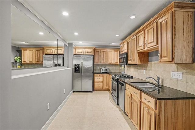 813 NE Sonora Valley Circle, Blue Springs, MO 64014