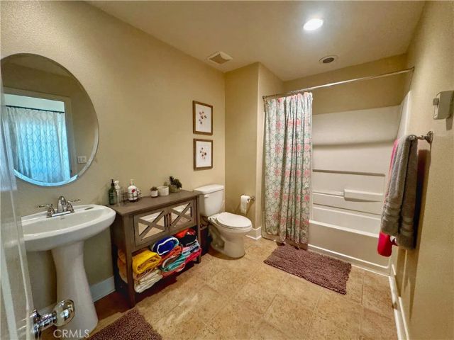10522 Poinsettia Ln, Santa Fe Springs, CA 90670