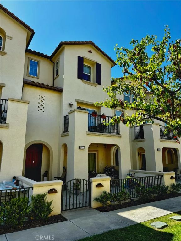10522 Poinsettia Ln, Santa Fe Springs, CA 90670