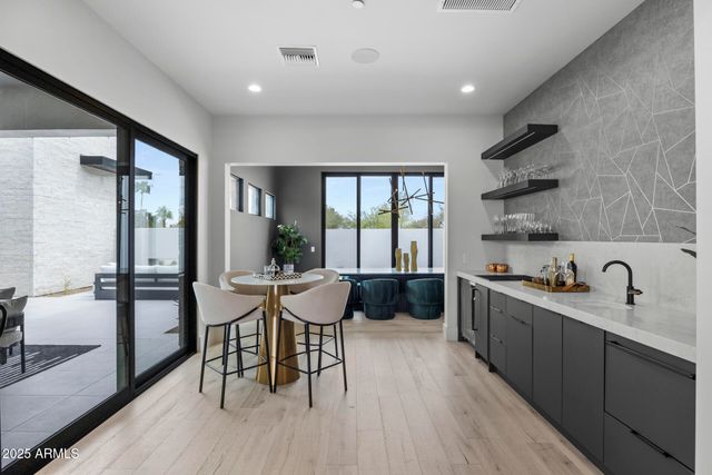 8520 E CACTUS WREN Road, Scottsdale, AZ 85250