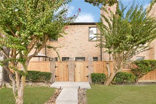 9800 Pagewood Lane 2703, Houston, TX 77042