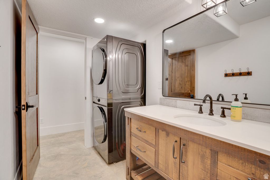 Image 42 of property listing at 3035 S BIG HOLLOW RD, Heber City, UT 84032