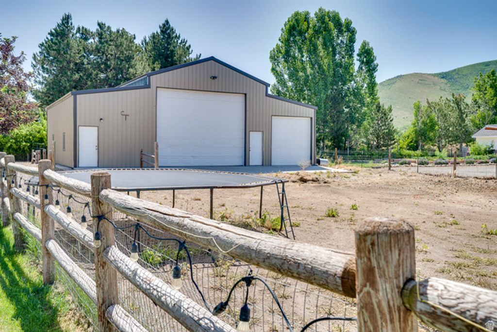 Image 46 of property listing at 3035 S BIG HOLLOW RD, Heber City, UT 84032