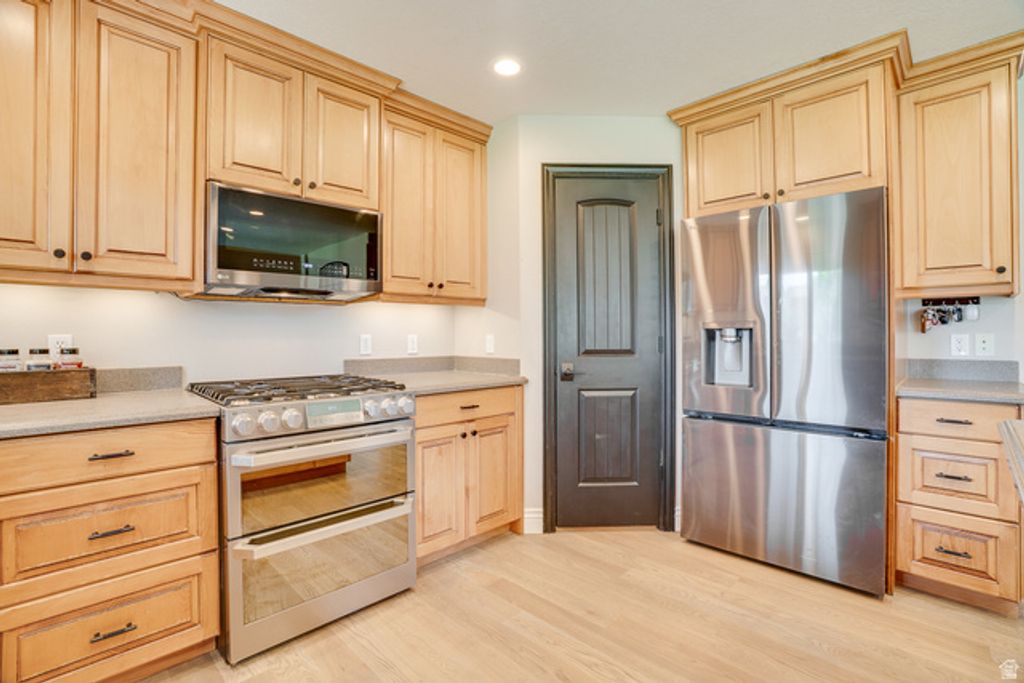 Image 9 of property listing at 3035 S BIG HOLLOW RD, Heber City, UT 84032