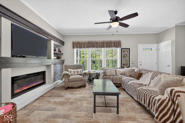 9451 S Chapel Hill Road, Heltonville, IN 47436