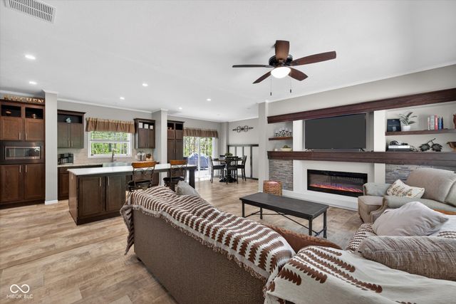 9451 S Chapel Hill Road, Heltonville, IN 47436
