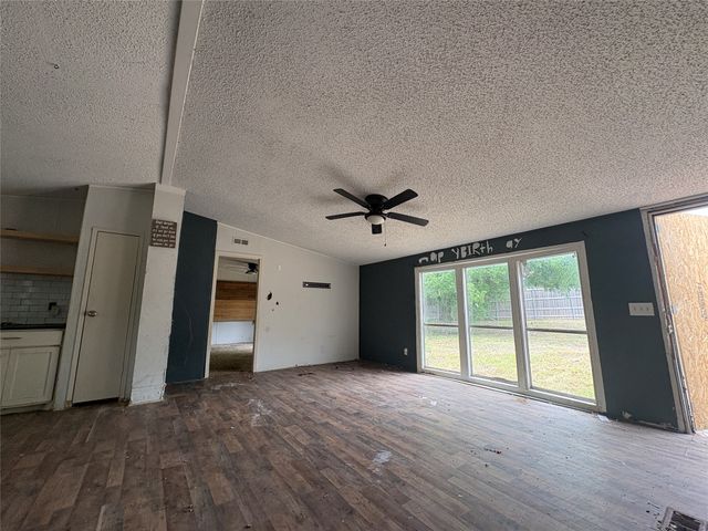 134 Canyon Valley Lane, Weatherford, TX 76085
