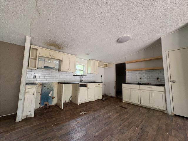 134 Canyon Valley Lane, Weatherford, TX 76085