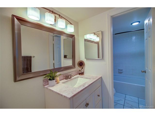 6660 E Mississippi Ave 9, Denver, CO 80224