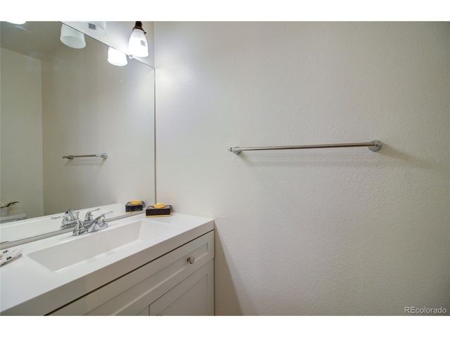 6660 E Mississippi Ave 9, Denver, CO 80224