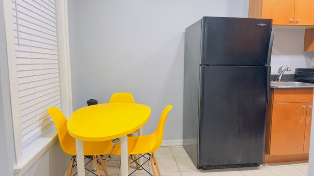 1411 W FARWELL Avenue E2, Chicago, IL 60626