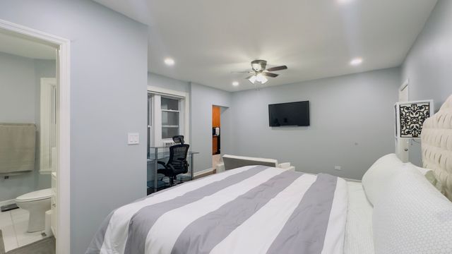 1411 W FARWELL Avenue E2, Chicago, IL 60626