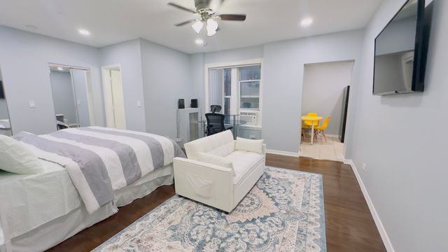 1411 W FARWELL Avenue E2, Chicago, IL 60626