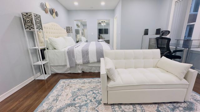 1411 W FARWELL Avenue E2, Chicago, IL 60626