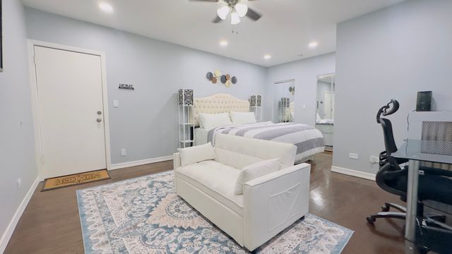 1411 W FARWELL Avenue E2, Chicago, IL 60626