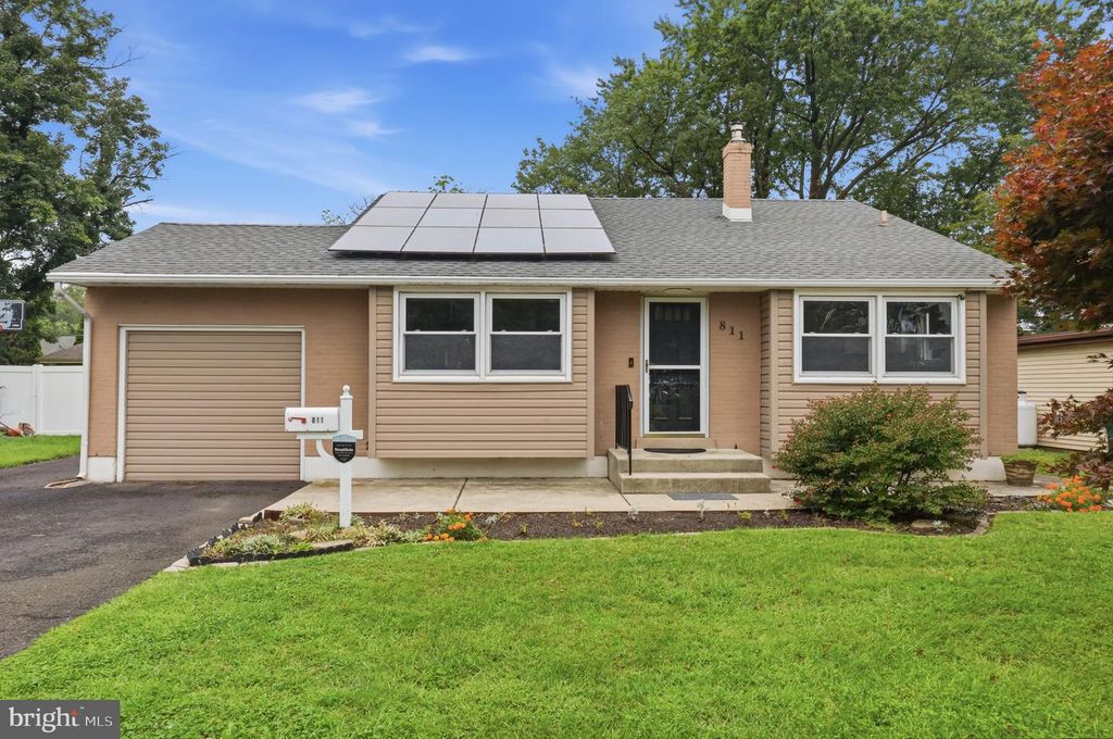 811 ARTHUR AVE, BRISTOL, PA 19007 — exterior