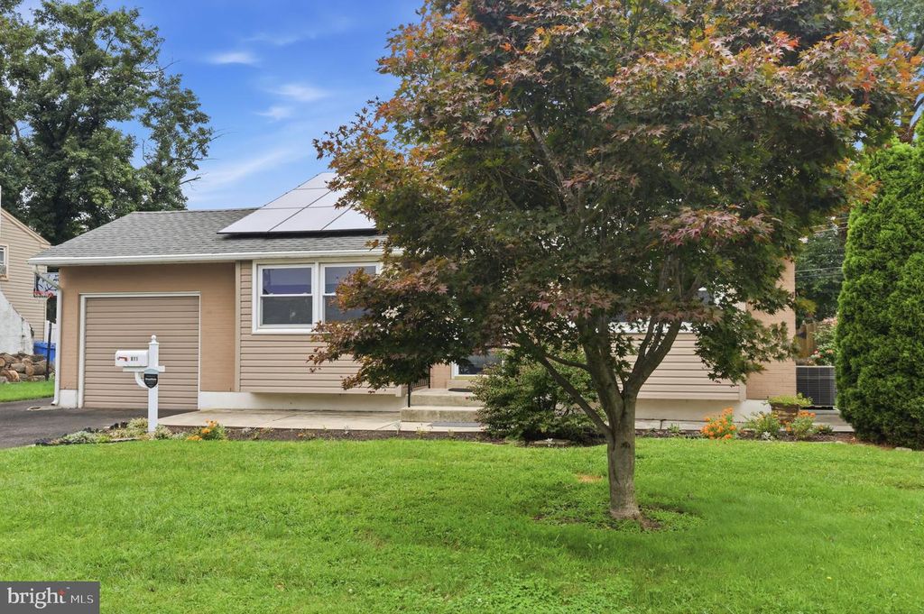 811 ARTHUR AVE, BRISTOL, PA 19007 — photo 2