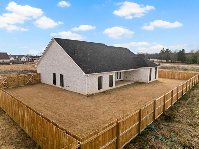 1003 Stone Haven, Mt Pleasant, TX 75455