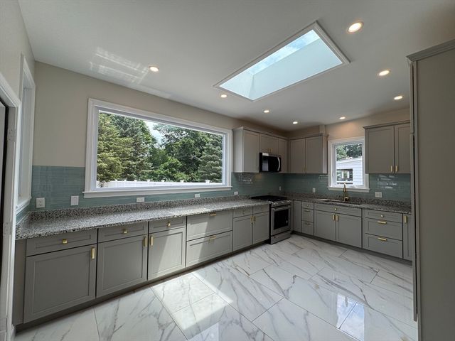 175 Wilbur Ave, Swansea, MA 02777