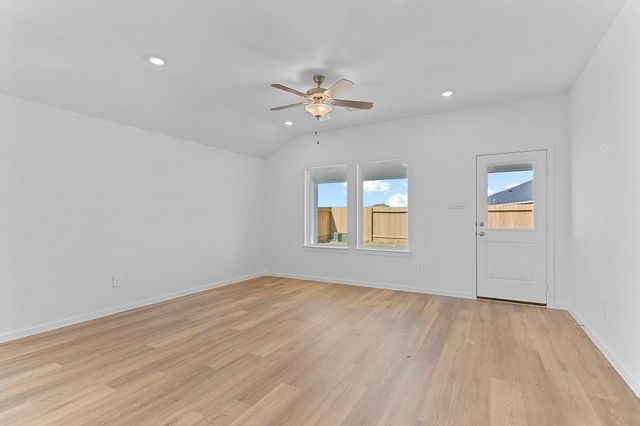 9015 Rose Water Trails, Iowa Colony, TX 77583