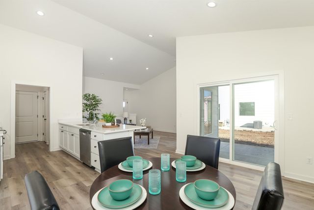 5255 Pinecrest Ct N, Bel Aire, KS 67220