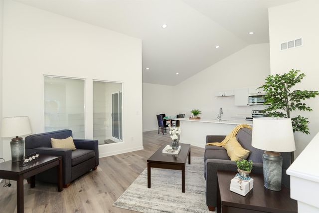 5255 Pinecrest Ct N, Bel Aire, KS 67220