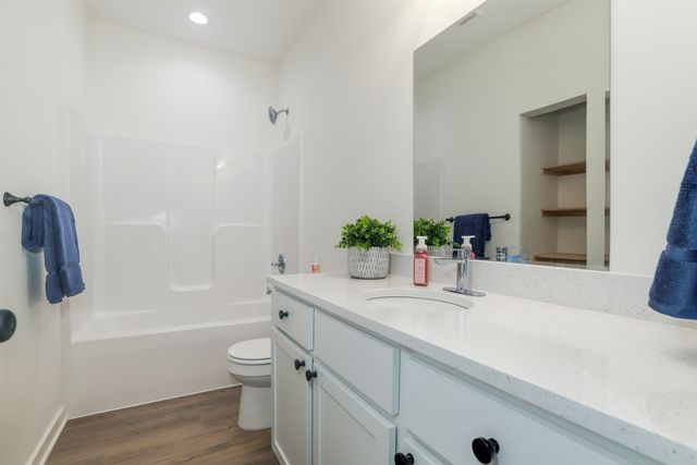 5255 Pinecrest Ct N, Bel Aire, KS 67220