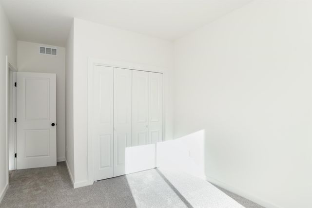 5255 Pinecrest Ct N, Bel Aire, KS 67220