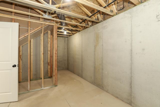 5255 Pinecrest Ct N, Bel Aire, KS 67220