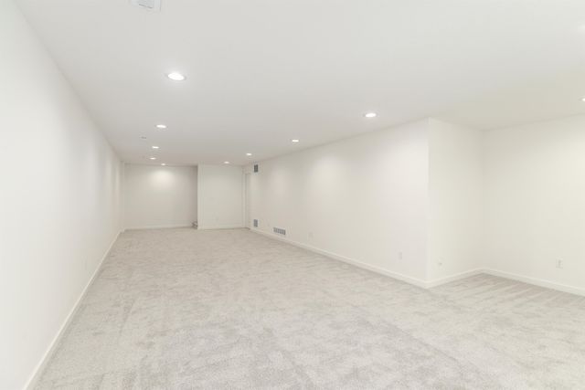 5255 Pinecrest Ct N, Bel Aire, KS 67220