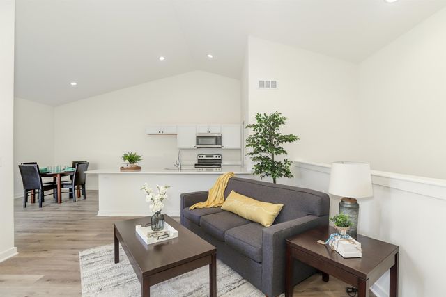 5255 Pinecrest Ct N, Bel Aire, KS 67220