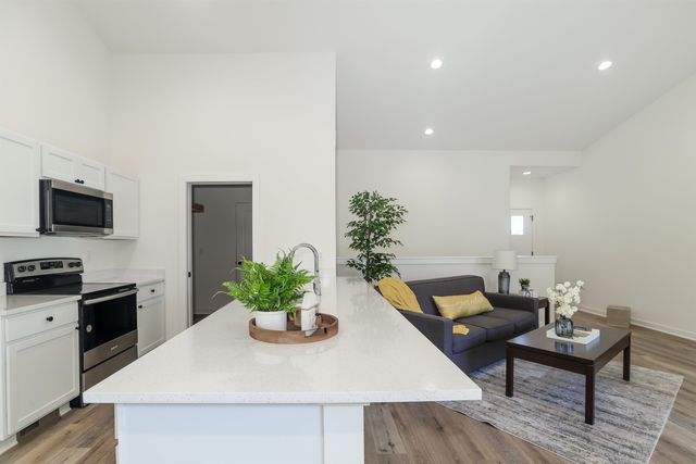 5255 Pinecrest Ct N, Bel Aire, KS 67220