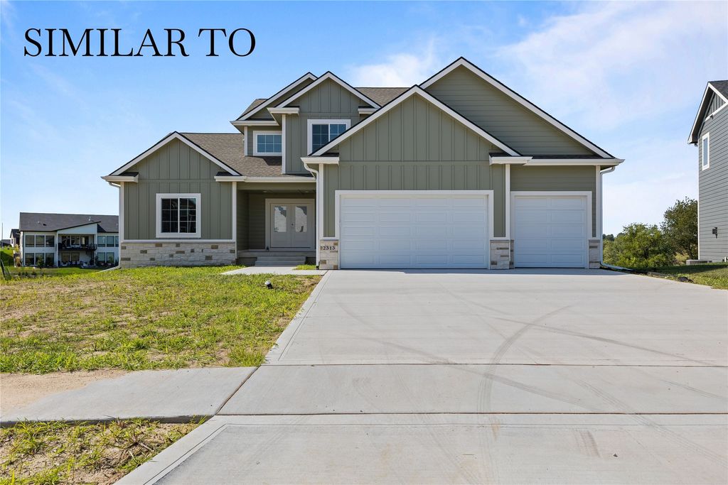 3004 Clearwater Drive, Norwalk, IA 50211