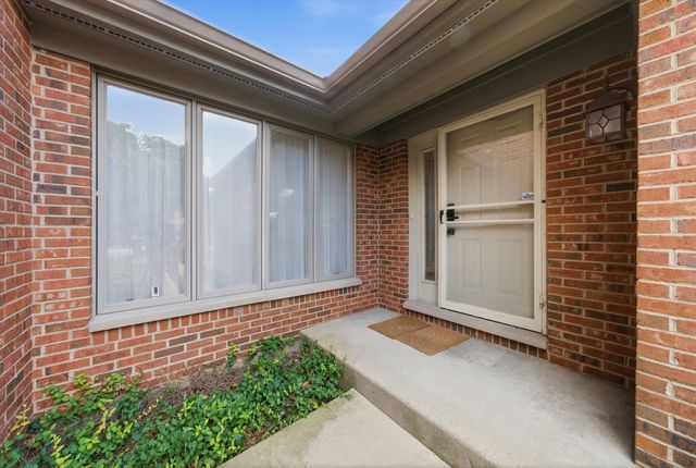 1975 Koehling Road, Northbrook, IL 60062