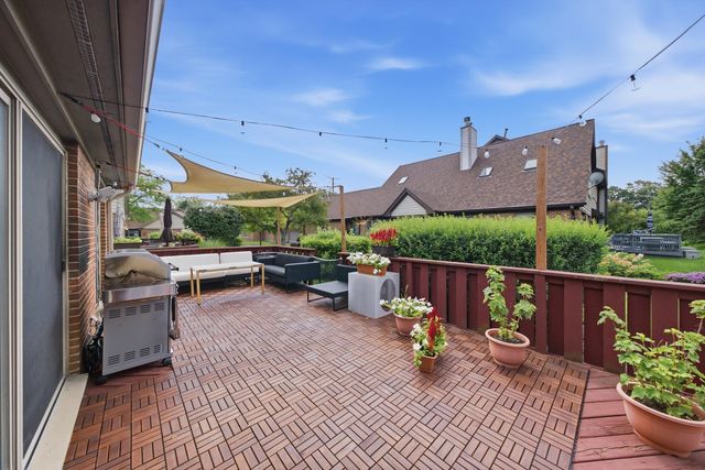 1975 Koehling Road, Northbrook, IL 60062