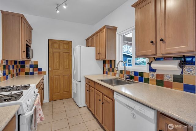 24855 16TH Avenue S, Des Moines, WA 98198