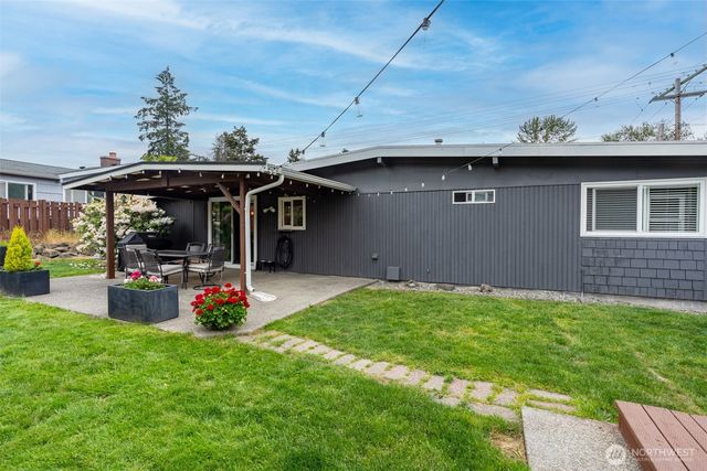 24855 16TH Avenue S, Des Moines, WA 98198