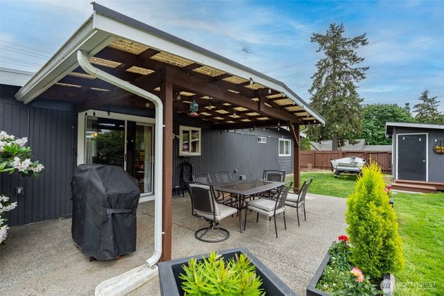 24855 16TH Avenue S, Des Moines, WA 98198