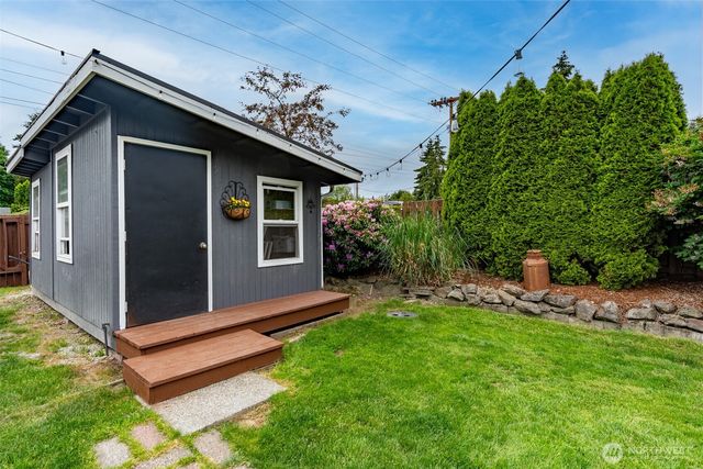 24855 16TH Avenue S, Des Moines, WA 98198