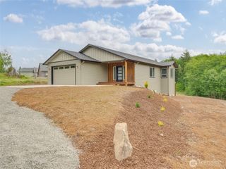 200 Red Hawk Drive, Castle Rock, WA 98611