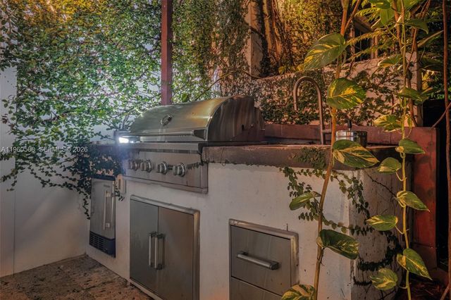 9105 NE 5th Ave, Miami Shores, FL 33138