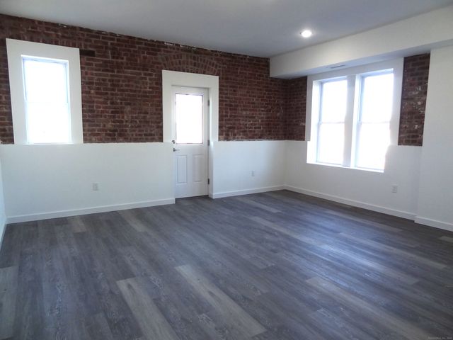 2806 Fairfield Avenue 205, Bridgeport, CT 06605