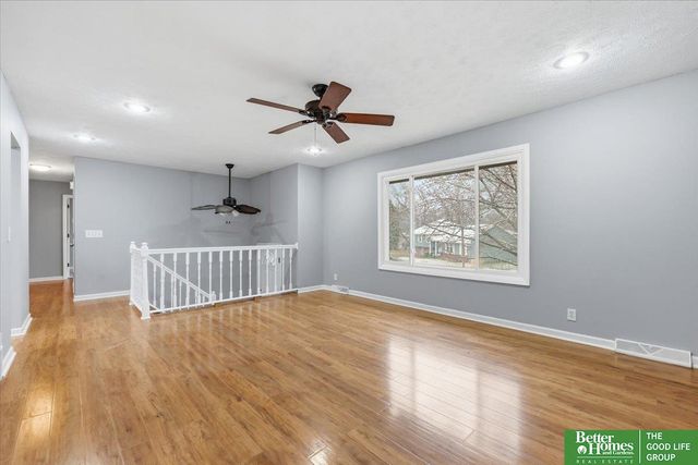 1114 Hackney Drive, Papillion, NE 68046