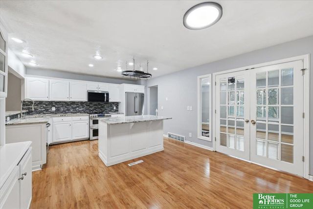 1114 Hackney Drive, Papillion, NE 68046