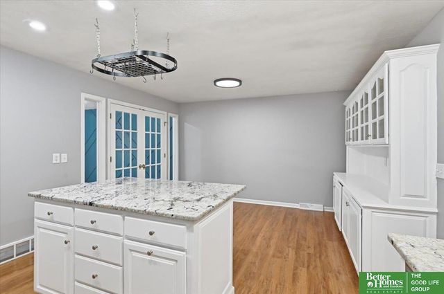 1114 Hackney Drive, Papillion, NE 68046