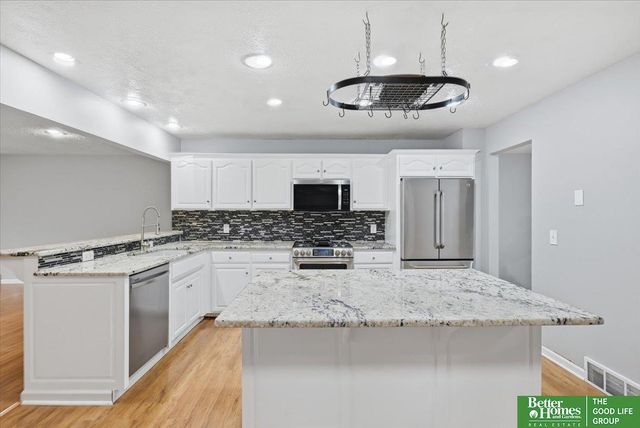 1114 Hackney Drive, Papillion, NE 68046